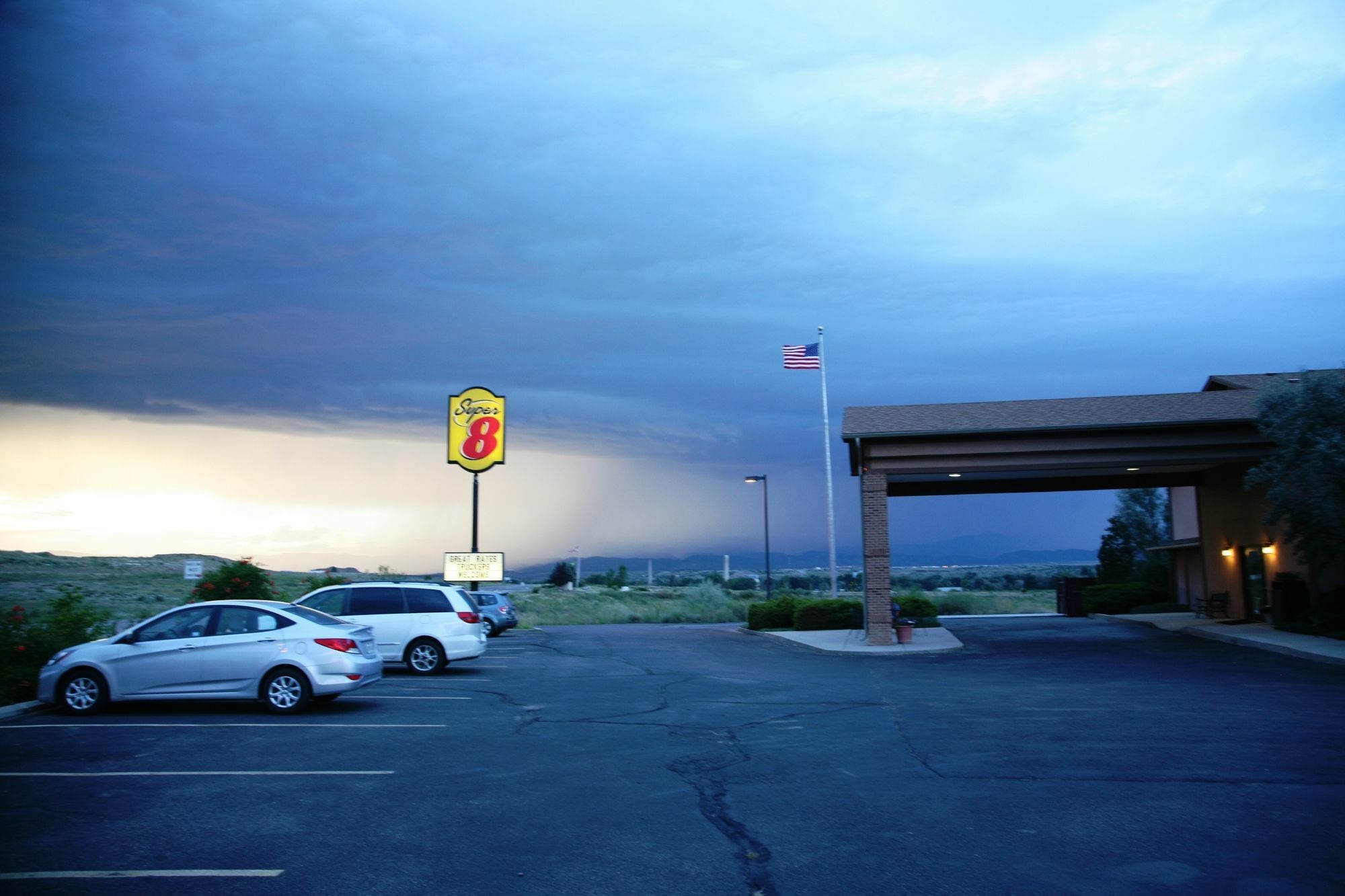 Super 8 By Wyndham Florence Co Buitenkant foto